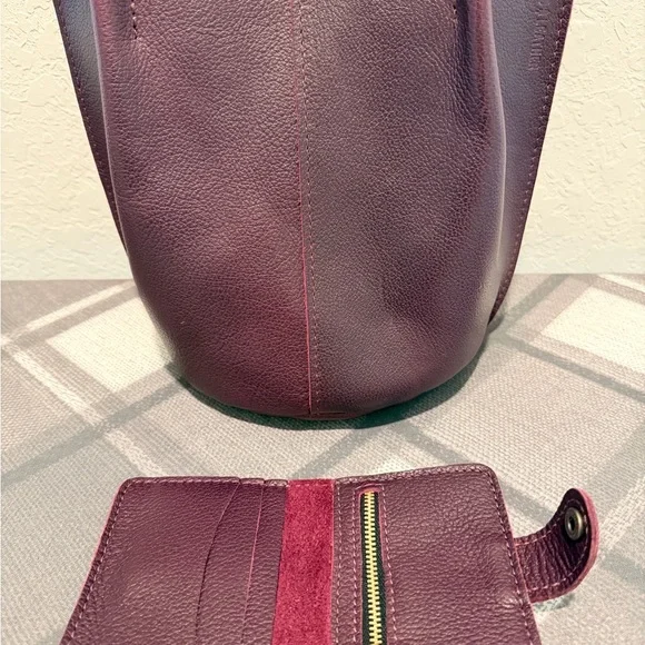 Portland Leather Goods Devan Bucket Tote with Wallet in Plum - Picture 2 of 8